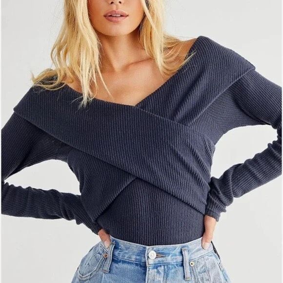 ✨Free People Women's Marley Navy Sz Medium Top✨ - Picture 1 of 12